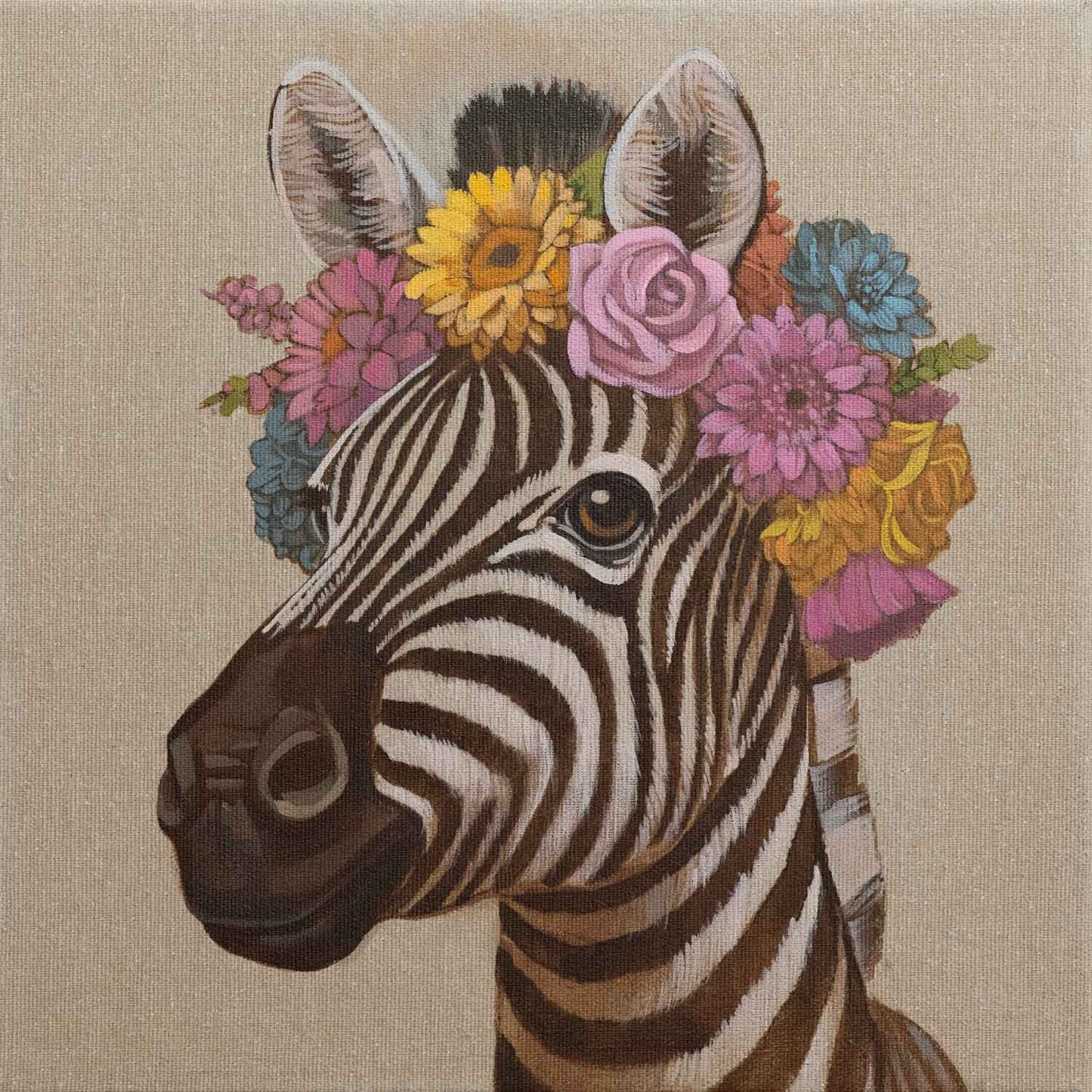 Leinwanddruck eines Zebras mit buntem Blumenkranz auf neutralem Hintergrund, 20x20 cm und 40x40 cm erhältlich.